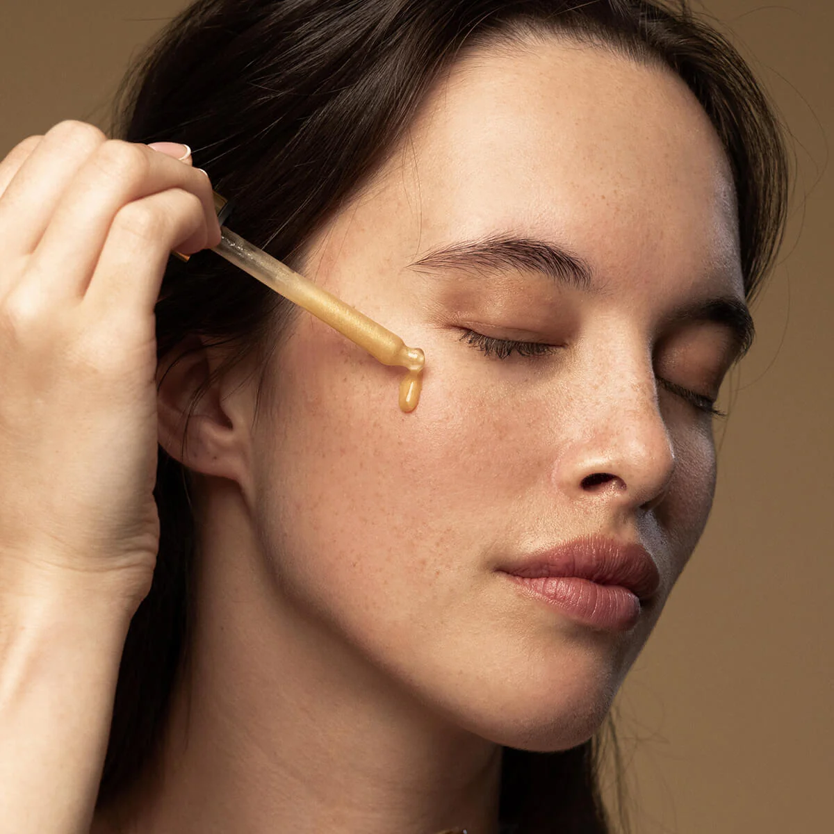 Glow Vitamin C Brightening Serum - Image 3
