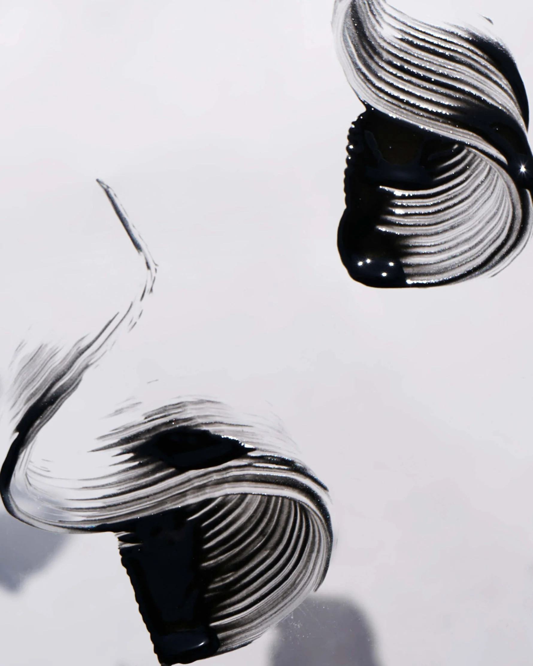 Avocado Volumising Waterproof Mascara - Image 8