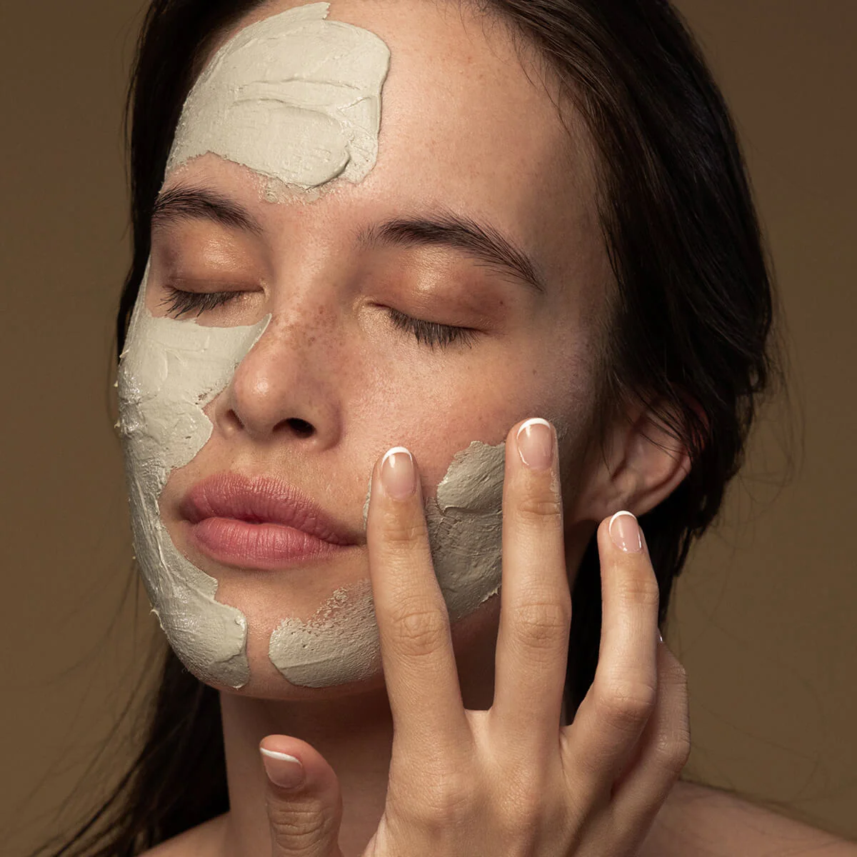 Halo Skin-Brightening Facial Mud Mask - Image 3