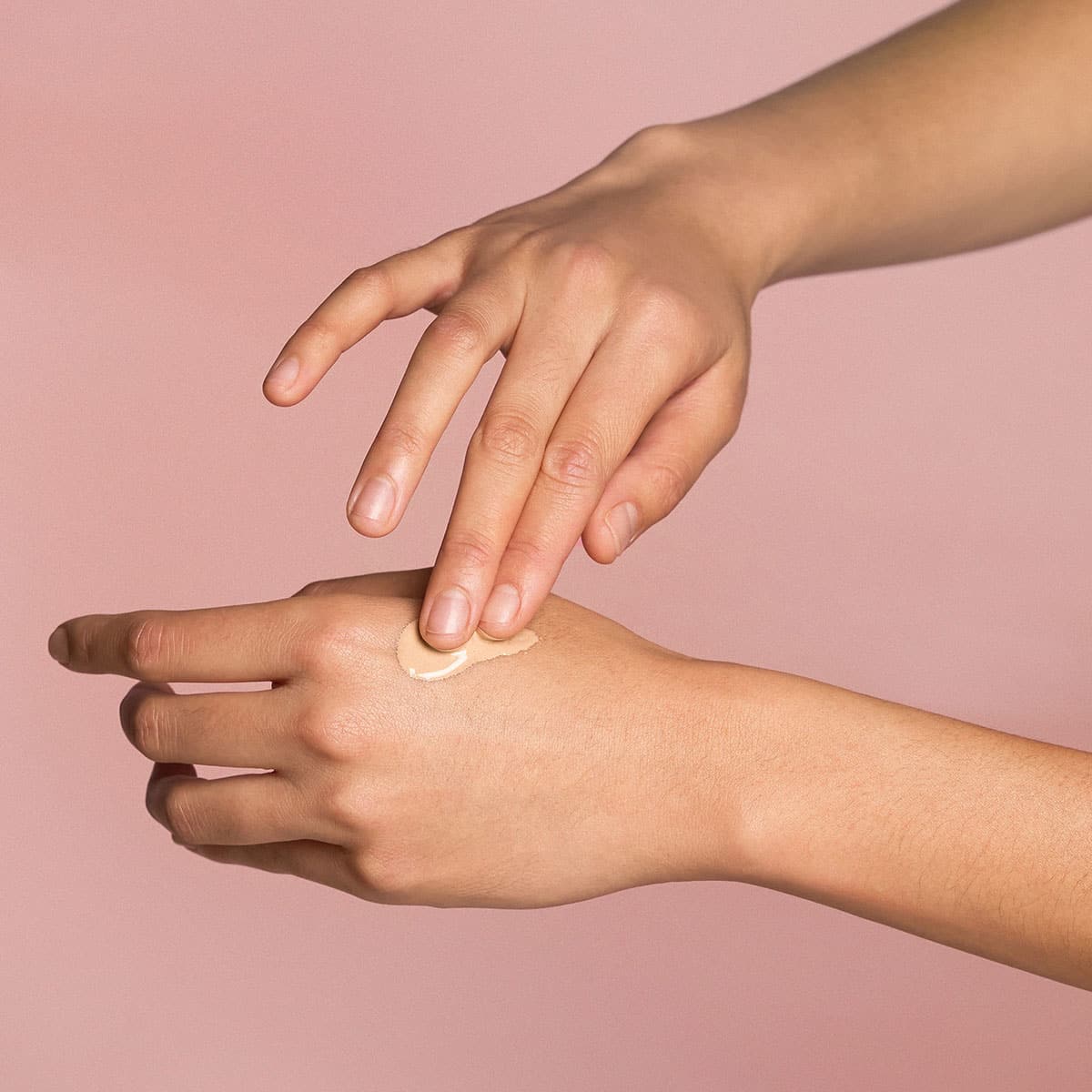 Illuminating Tinted Moisturiser SPF15 - Image 3