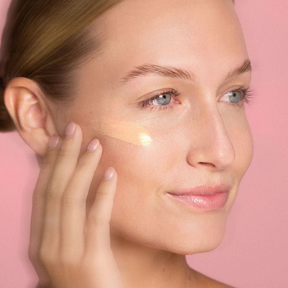 Illuminating Tinted Moisturiser SPF15 - Image 4